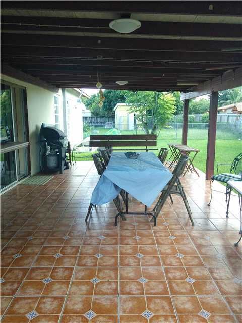 15400 SW 102 PL, Miami, FL 33157