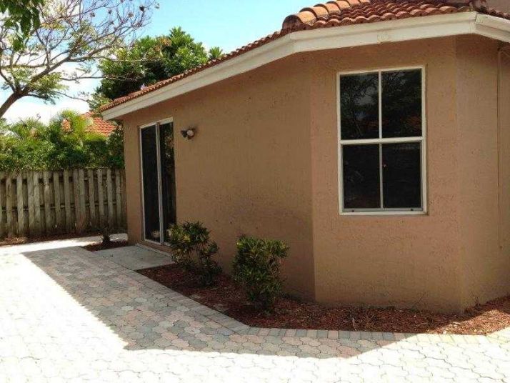 12977 NW 9 ST, Miami, FL 33182