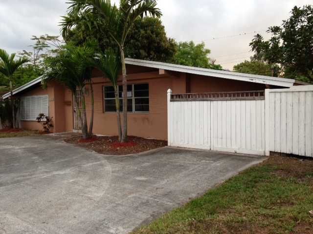21100 NE 26 AV, Miami, FL 33180
