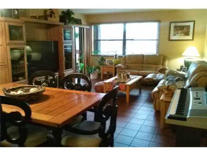 10105 NW 9 ST # 9-202, Miami, FL 33172