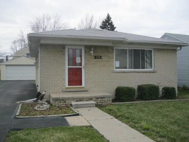 219 Huber Dr, Monroe, MI 48162