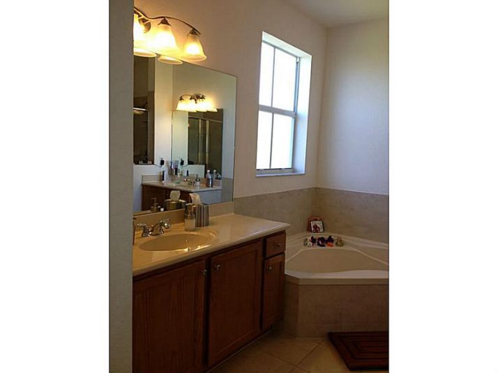 10959 NW 86 TE, Miami, FL 33178