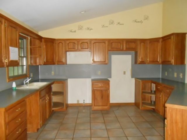 13346 Nichols Rd, Montrose, MI 48457