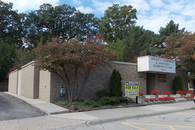 26339 Woodward Avenue, Huntington Woods, MI 48070
