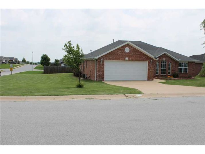 520 STEEPRO DR, Centerton, AR 72719