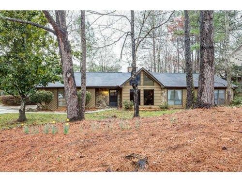 9134 Branch Valley Way, Roswell, GA 30076