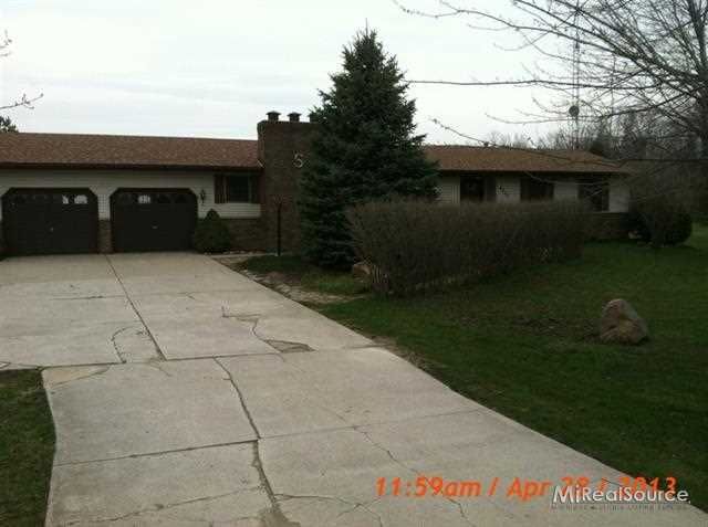 4230 Carrigan Rd, Fort Gratiot, MI 48059