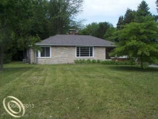 3174 N River Rd, Fort Gratiot, MI 48059