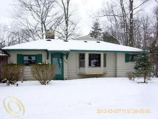 299 Ridgemont Rd, Oxford, MI 48370