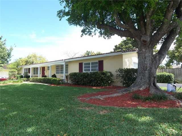 8260 SW 90 ST, Miami, FL 33156