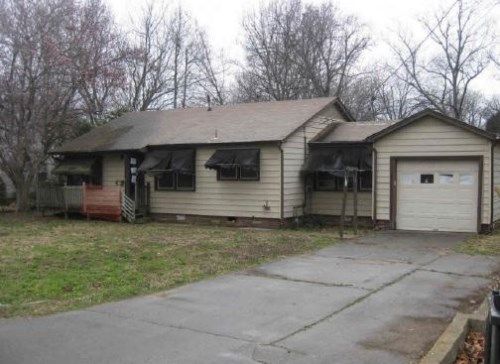 1213 Haltom St, Jonesboro, AR 72401