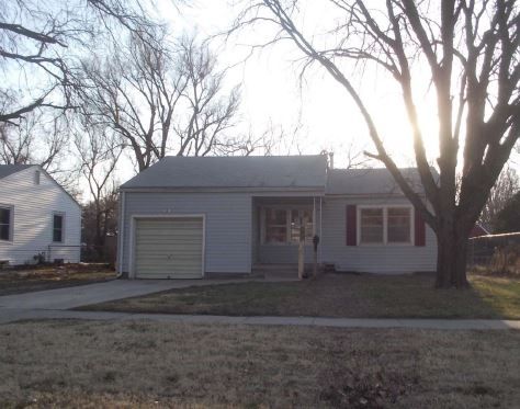 1634 S Edgemoor St, Wichita, KS 67218
