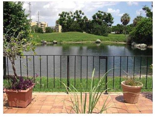 9179 FONTAINEBLEAU BL # 8, Miami, FL 33172
