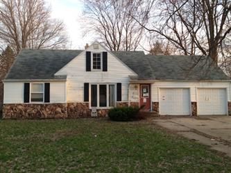 225 Burrwood Ave, Loves Park, IL 61111