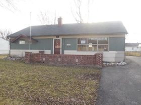 604 Carol Dr, Greenwood, IN 46143