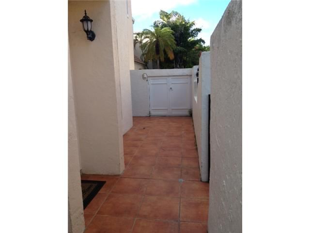 21204 HARBOR WY # 128-12, Miami, FL 33180