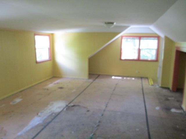 324 E Hughes Ave, Des Moines, IA 50315