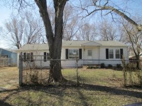 512 Ardmore Dr, Belleville, IL 62223