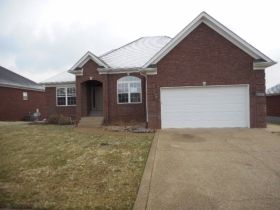 203 S Rushmore Dr, Vine Grove, KY 40175