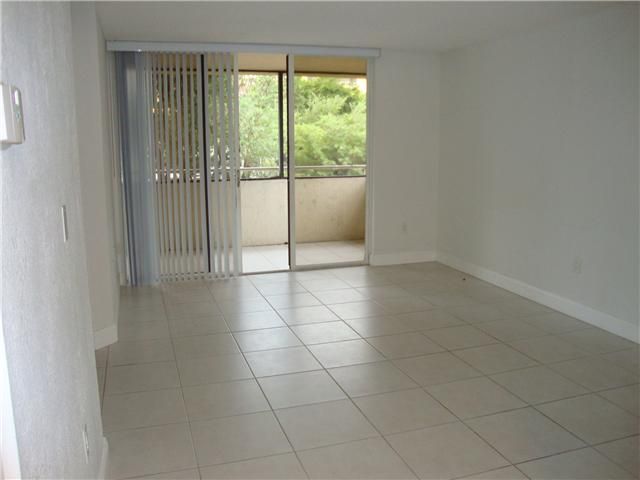 8255 SW 152 AV # E-204, Miami, FL 33193