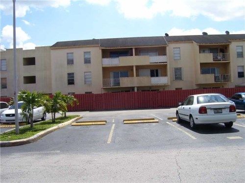 1755 W 60 ST # D-106, Hialeah, FL 33012