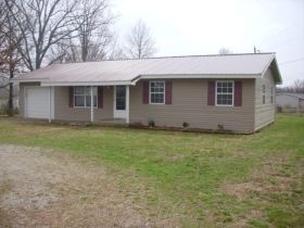 22516 Golden Harbour Ln, Lebanon, MO 65536