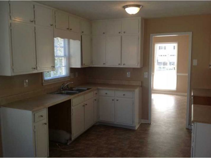 4019 Burnside Lane, Lilburn, GA 30047