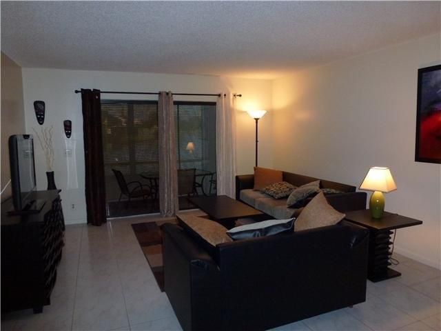 6575 W OAKLAND PARK BL # 111, Fort Lauderdale, FL 33313