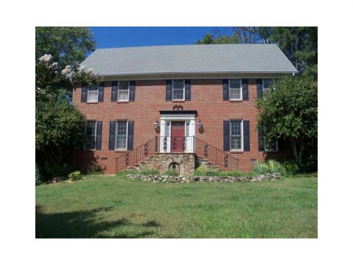 808 Guinevere Way, Lilburn, GA 30047