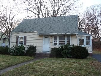 28 W Side Dr, Hamden, CT 06514