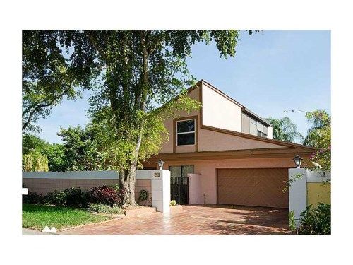 7900 CANTERBURY LN, Fort Lauderdale, FL 33324