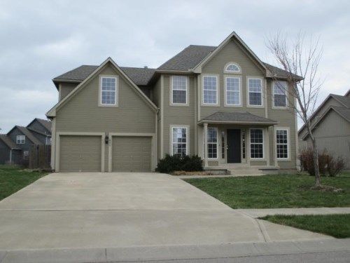 825 E Lanesfield St, Gardner, KS 66030