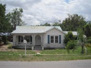 111 D St, Frostproof, FL 33843