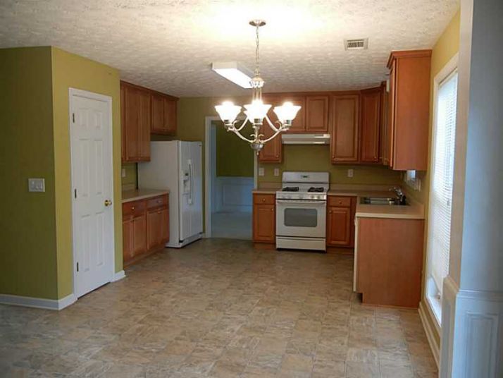 742 Minor Oaks Run Nw, Lilburn, GA 30047