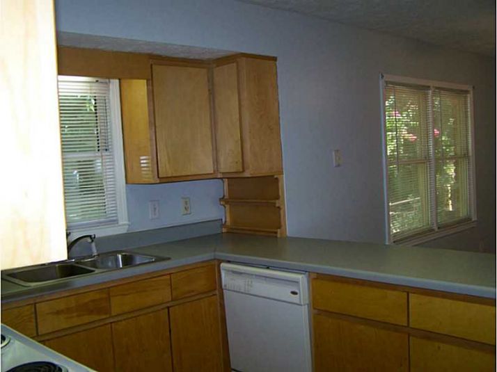 107 Jennifer Lane Nw, Lilburn, GA 30047
