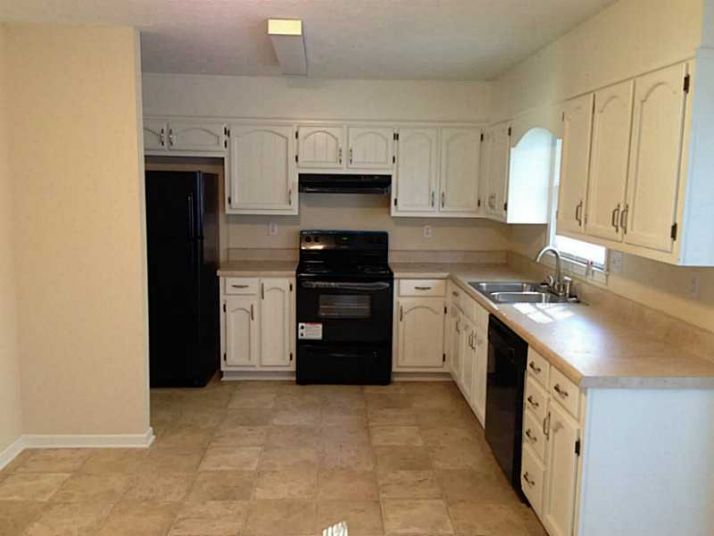 787 Brentway Court Sw, Lilburn, GA 30047