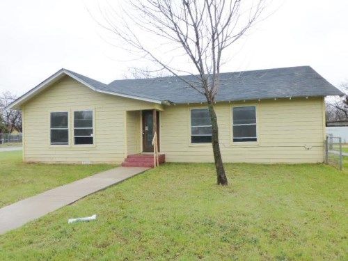 210 N Pendell Ave, Cleburne, TX 76033