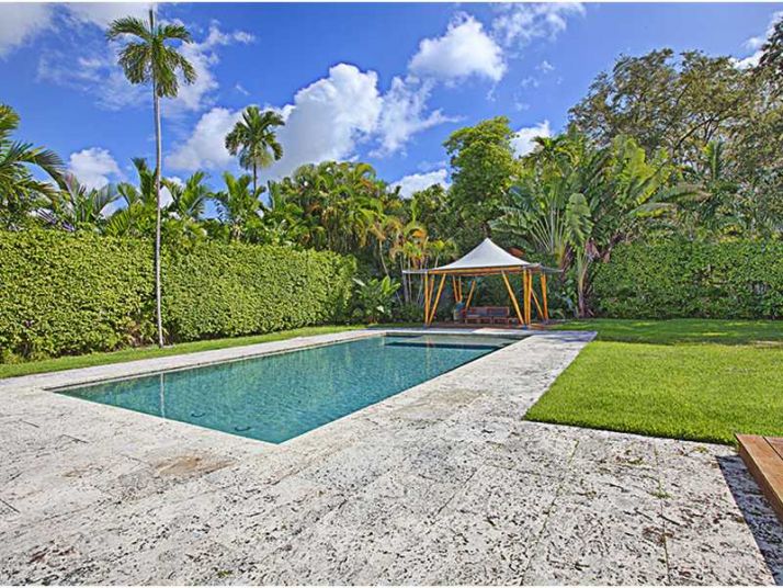 575 HIBISCUS LN, Miami, FL 33137