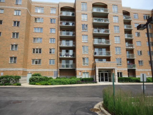6815 N Milwaukee Ave Apt 403, Niles, IL 60714