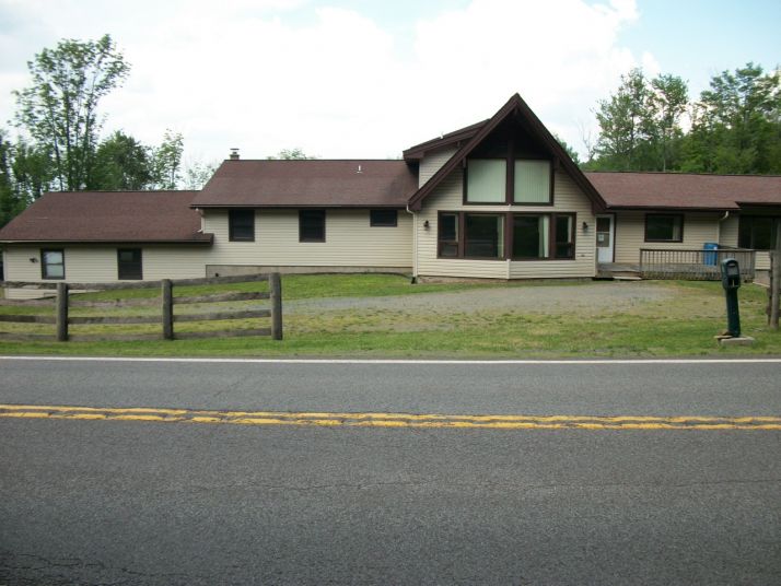 56 Sterling Road, Newfoundland, PA 18445