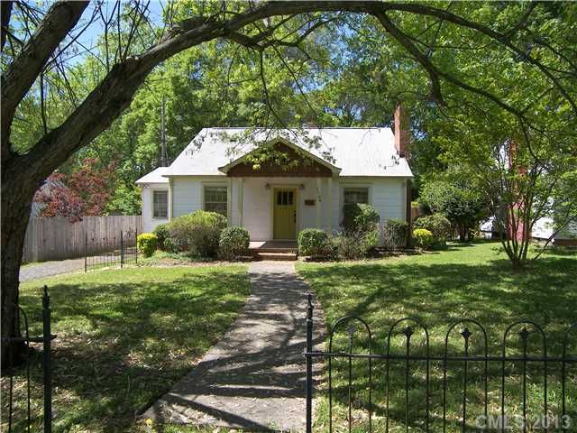 1108 Meadow Ln, Charlotte, NC 28205