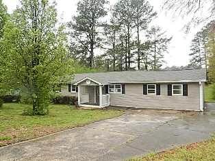 8581 Chestnut Ln, Lithia Springs, GA 30122