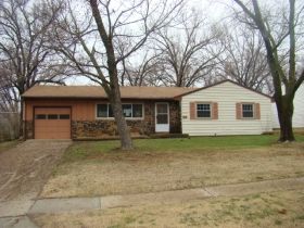 1324 SW 32nd Street, Topeka, KS 66611