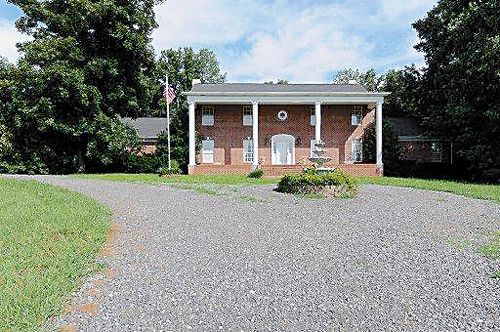 1064 Kirk Rd, Greenback, TN 37742