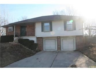 2403 S Owings St, Oak Grove, MO 64075