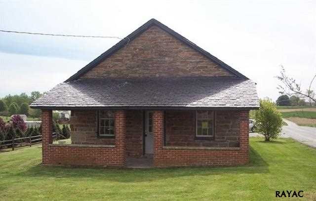 8 W Walnut Grove Rd, New Park, PA 17352