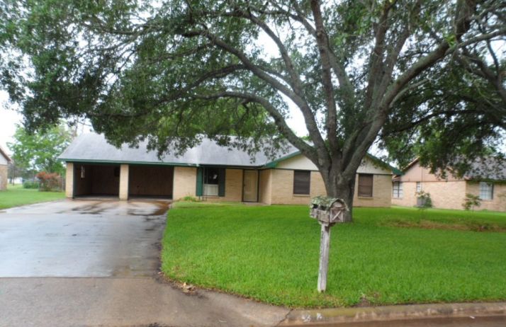 2025 2nd St, Hempstead, TX 77445