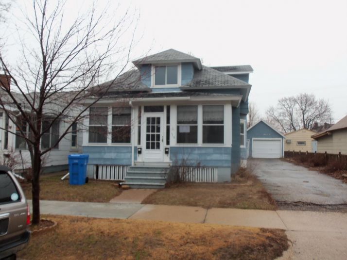 718 E 9th St, Winona, MN 55987