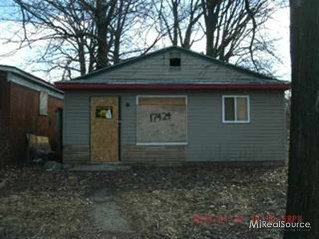 17424 Gallagher St, Hamtramck, MI 48212