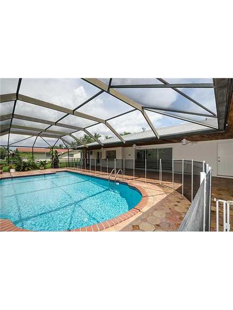 11900 SW 72 AV, Miami, FL 33156